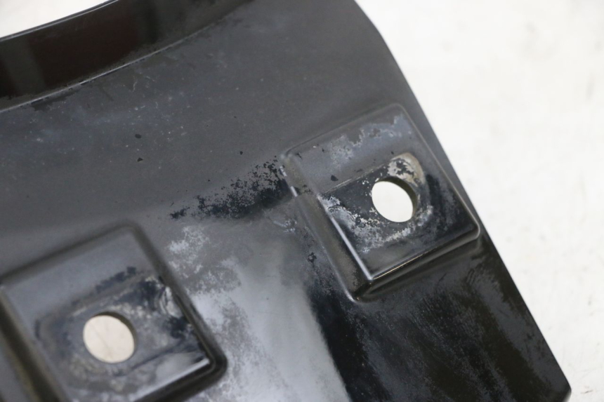 photo de VERKLEIDUNG HINTEN MITTE OBEN DAELIM S1 125 (2007 - 2016) - Zoom auf Gebrauchszustand