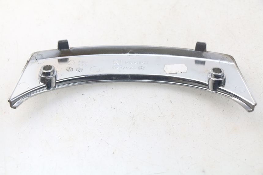 photo de OBERE HINTERE VERKLEIDUNGSVERBINDUNG PEUGEOT SATELIS 125 (2006 - 2009) - Detailansicht des Bauteils