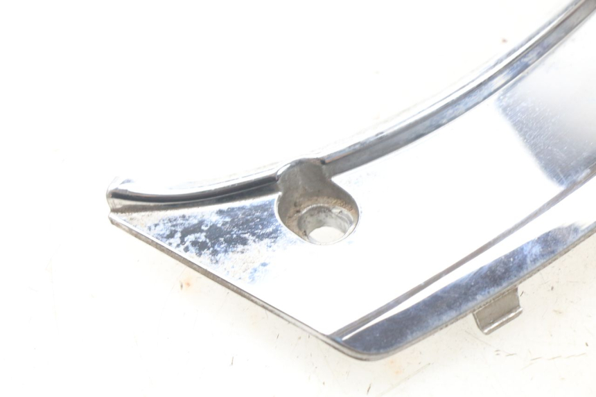 photo de OBERE HINTERE VERKLEIDUNGSVERBINDUNG PEUGEOT SATELIS 125 (2006 - 2009) - Technische Nahaufnahme