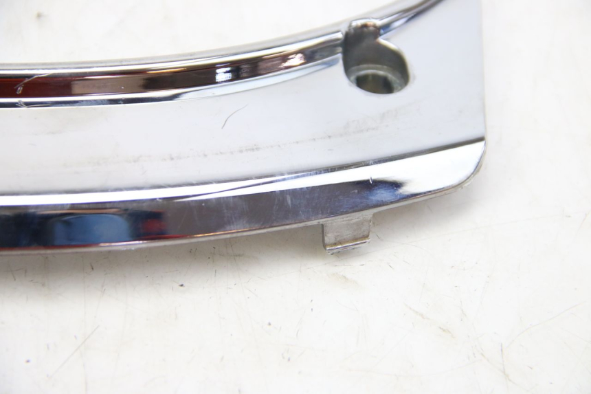 photo de OBERE HINTERE VERKLEIDUNGSVERBINDUNG PEUGEOT SATELIS 125 (2006 - 2009) - Zoom auf Gebrauchszustand