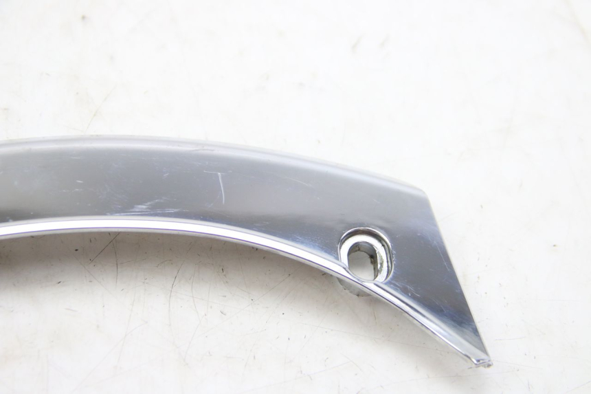 photo de OBERE HINTERE VERKLEIDUNGSVERBINDUNG PEUGEOT SATELIS 125 (2006 - 2009) - Technische Nahaufnahme