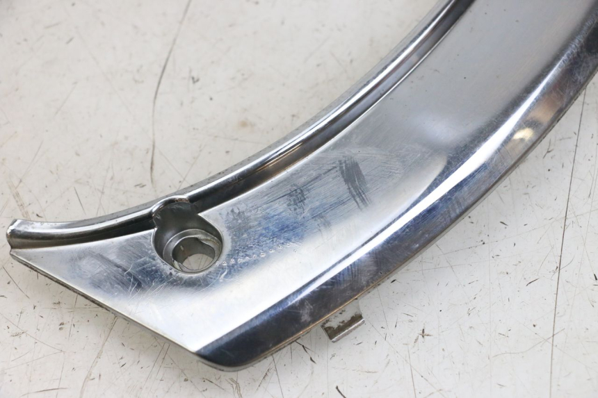 photo de OBERE HINTERE VERKLEIDUNGSVERBINDUNG PEUGEOT SATELIS 125 (2006 - 2009) - Zoom auf Gebrauchszustand