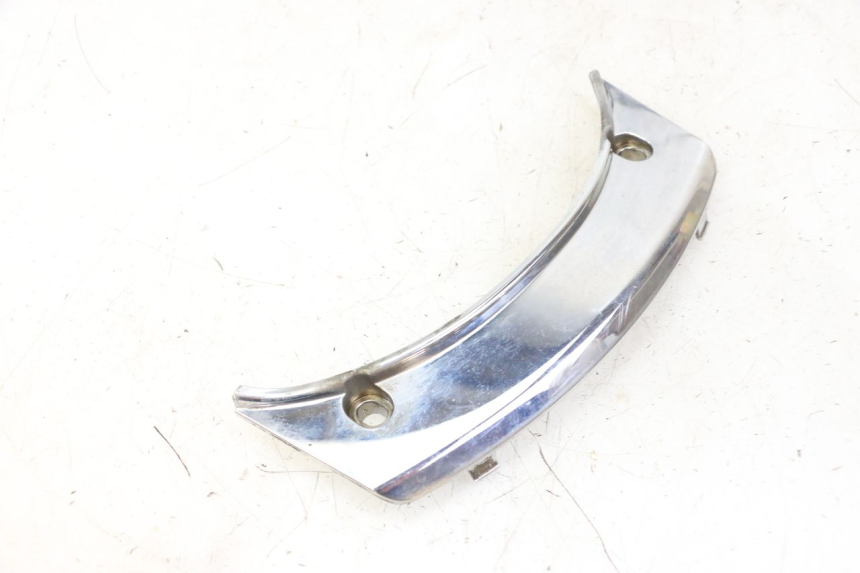 photo de VERKLEIDUNG HINTEN MITTE OBEN PEUGEOT SATELIS 125 (2013 - 2018) - Details der Befestigungspunkte