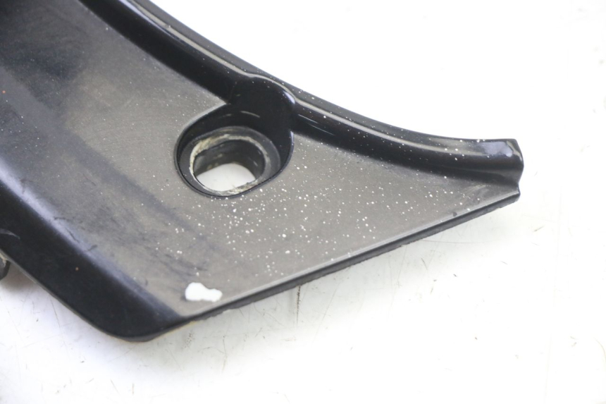 photo de VERKLEIDUNG HINTEN MITTE OBEN PEUGEOT SATELIS 125 (2013 - 2018) - Alternative Perspektive