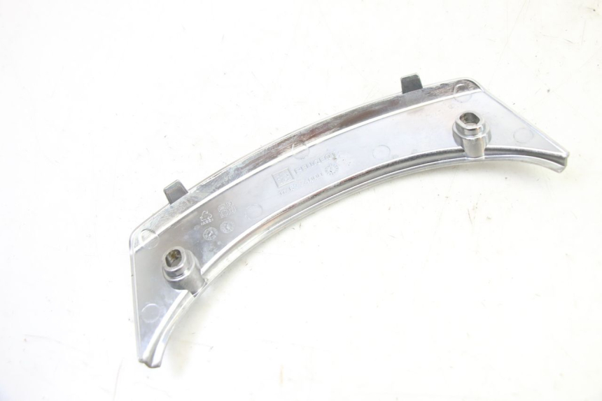 photo de VERKLEIDUNG HINTEN MITTE OBEN PEUGEOT SATELIS 250 (2006 - 2012) - Alternative Perspektive