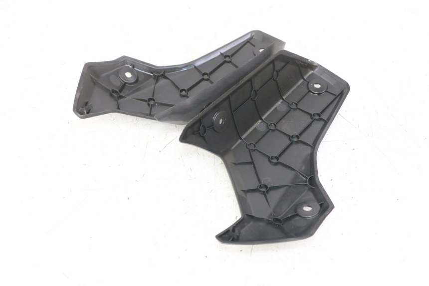 photo de VERKLEIDUNG HINTEN MITTE OBEN PEUGEOT STREETZONE I 2T 50 (2018 - 2020) - Detailansicht des Bauteils