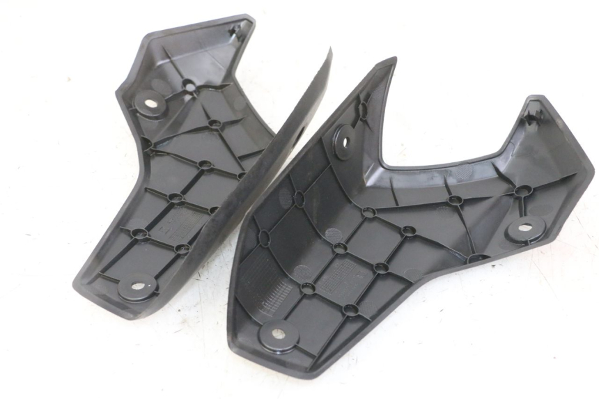 photo de VERKLEIDUNG HINTEN MITTE OBEN PEUGEOT STREETZONE I 2T 50 (2018 - 2020) - Zoom auf Gebrauchszustand