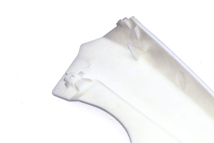 photo de OBERE HINTERE VERKLEIDUNGSVERBINDUNG APRILIA SXR 50 (2021 - 2023) - Detailansicht des Bauteils