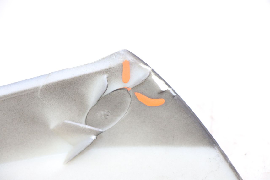 photo de OBERE HINTERE VERKLEIDUNGSVERBINDUNG APRILIA SXR 50 (2021 - 2023) - Technische Nahaufnahme