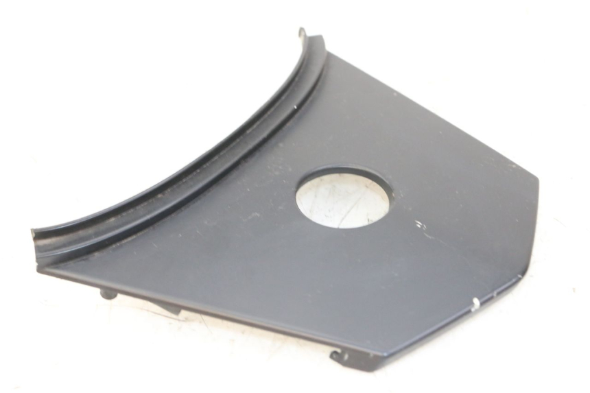 photo de HECKVERKLEIDUNG OBERER HINTERER VERBINDUNGSSTÜCK SYM JET 14 4T 50 (2018 - 2022) - Detailansicht des Bauteils