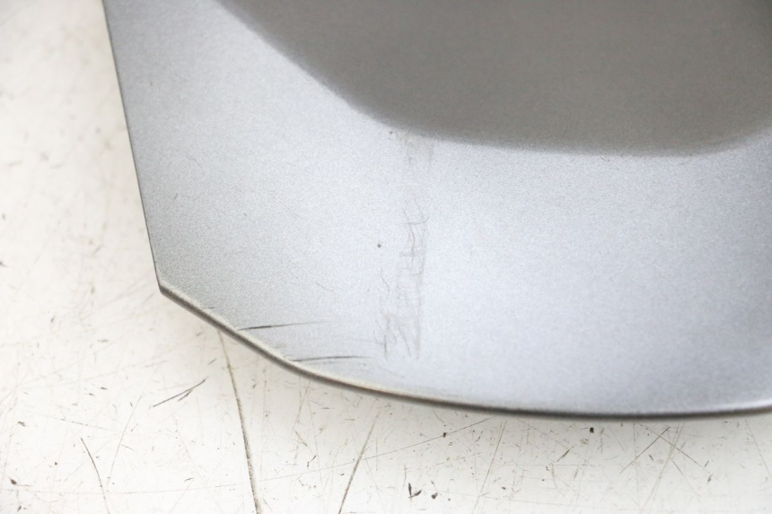 photo de VERKLEIDUNG HINTEN MITTE OBEN YAMAHA TRICITY 300 (2020 - 2024) - Alternative Perspektive