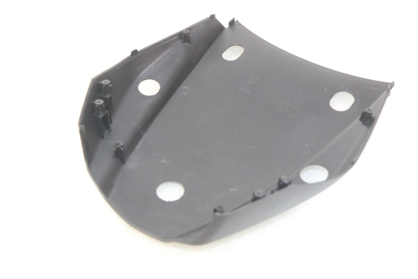 photo de HECKVERKLEIDUNG OBERER HINTERER VERBINDUNGSSTÜCK SYM X-PRO 4T 50 (2014 - 2021) - Zoom auf Gebrauchszustand