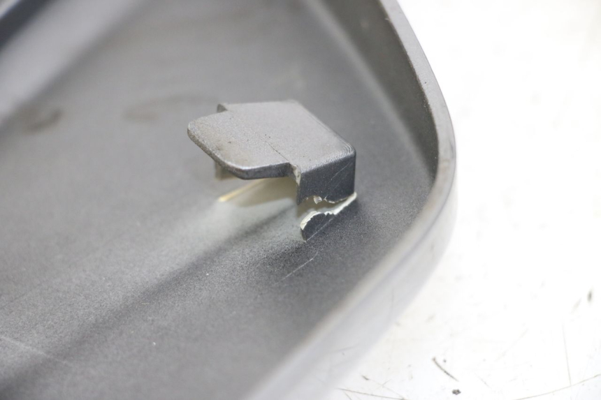 photo de OBERES HINTERES VERKLEIDUNGSTEILVERBINDER PIAGGIO X10 125 (2012 - 2017) - Detailansicht des Bauteils