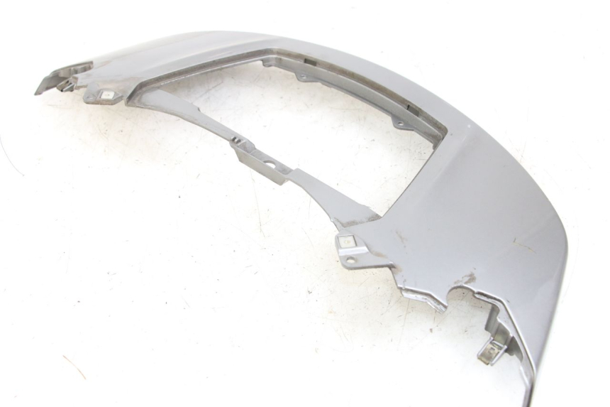 photo de OBERES HINTERES VERKLEIDUNGSTEILVERBINDER PIAGGIO X10 125 (2012 - 2017) - Details der Befestigungspunkte