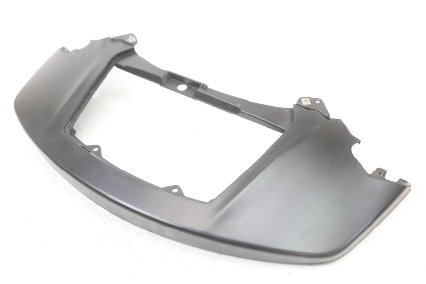 photo de OBERES HINTERES VERKLEIDUNGSTEILVERBINDER PIAGGIO X10 125 (2012 - 2017) - Detailansicht des Bauteils