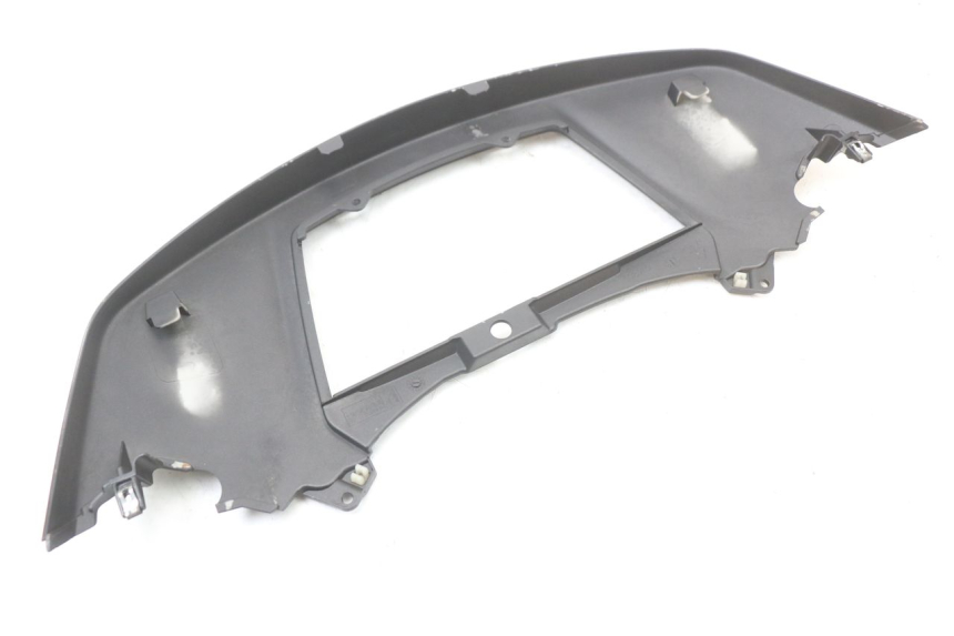 photo de OBERES HINTERES VERKLEIDUNGSTEILVERBINDER PIAGGIO X10 125 (2012 - 2017) - Charakteristische Merkmale