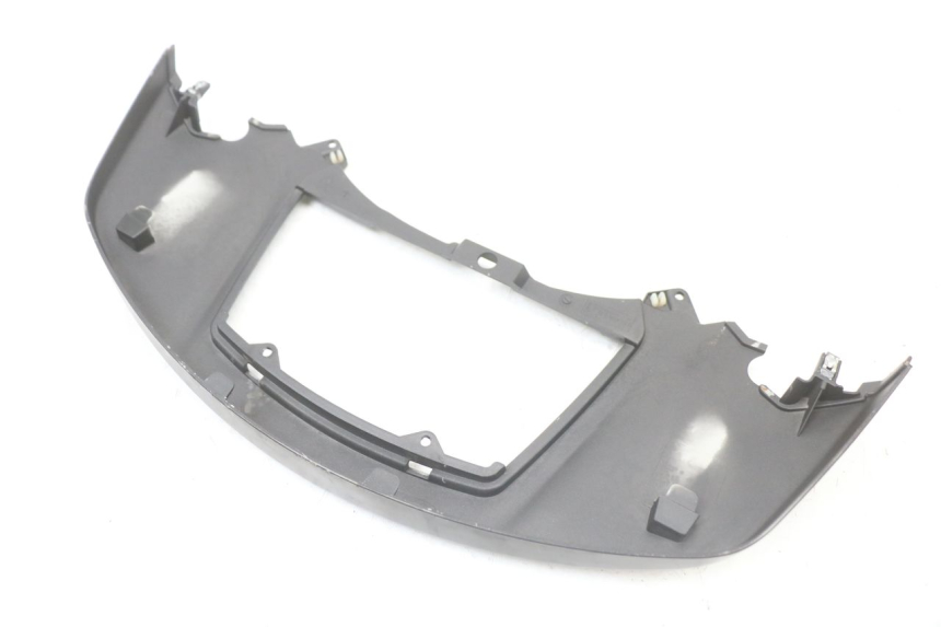 photo de OBERES HINTERES VERKLEIDUNGSTEILVERBINDER PIAGGIO X10 125 (2012 - 2017) - Kennzeichnungen und Originalreferenzen