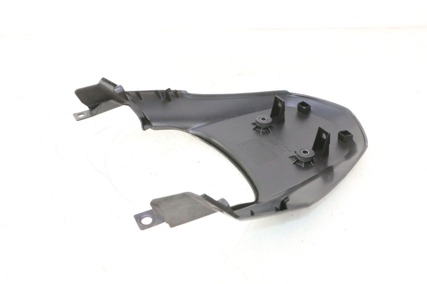 photo de VERKLEIDUNG HINTEN MITTE OBEN HONDA XLV VARADERO 125 (2007 - 2012) - Zoom auf Gebrauchszustand