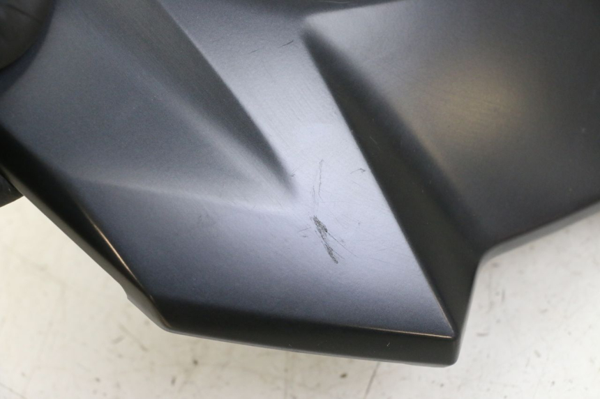 photo de VERKLEIDUNG HINTEN MITTE OBEN YAMAHA YP T-MAX TMAX 530 (2017 - 2020) - Detailansicht des Bauteils