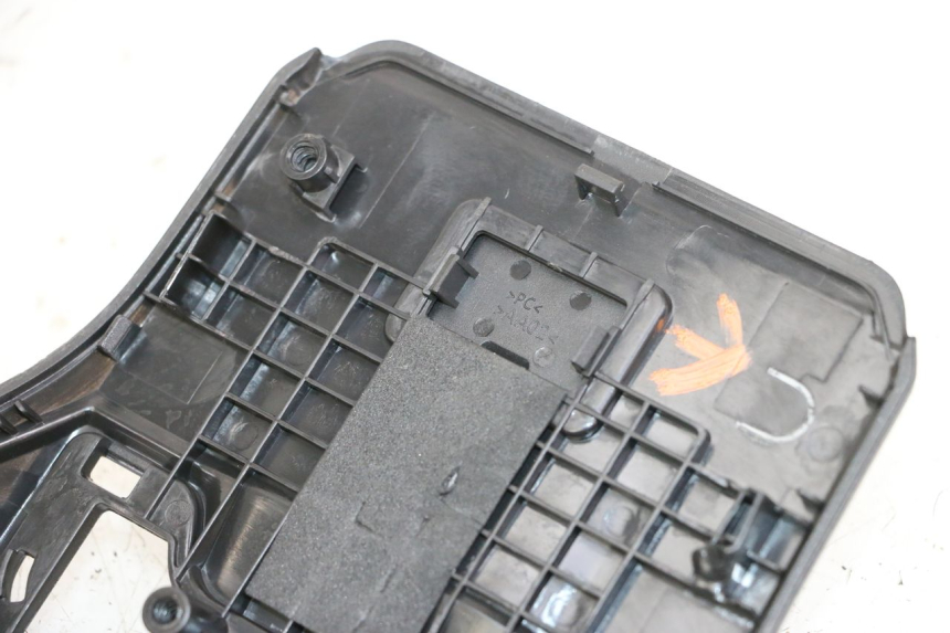 photo de VERKLEIDUNG HINTEN MITTE OBEN SEGWAY NINEBOT ZT3 PRO 1 - Kennzeichnungen und Originalreferenzen