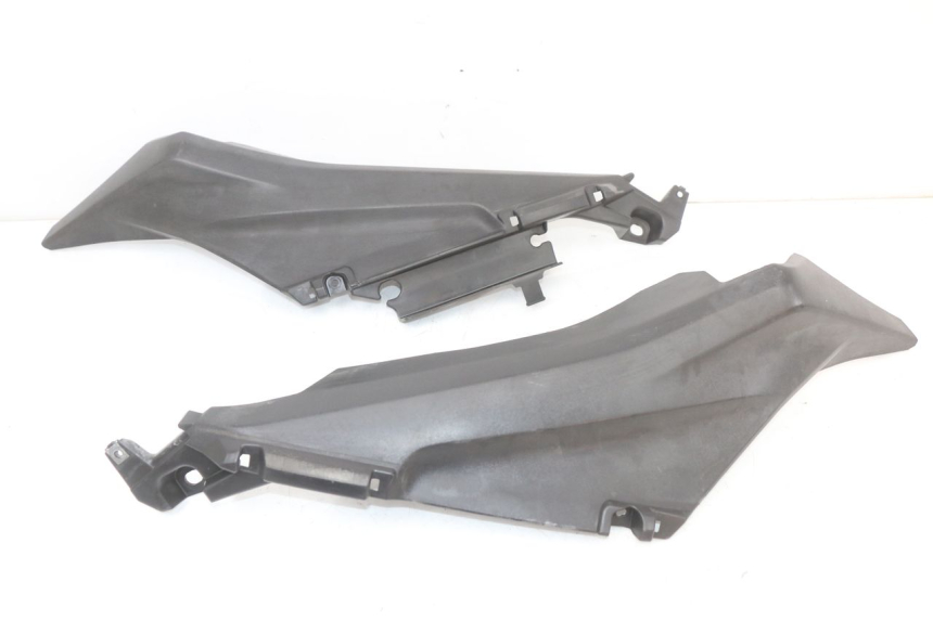 photo de VERKLEIDUNG HINTEN MITTE YAMAHA XMAX X-MAX ABS 125 (2017 - 2020) - Hauptansicht