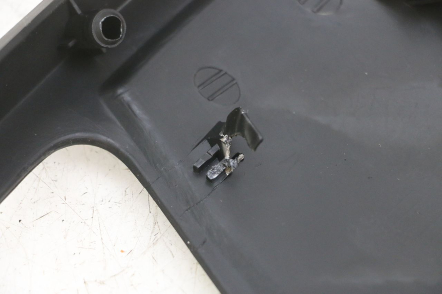 photo de HECKVERKLEIDUNG VERBINDUNG YAMAHA XMAX X-MAX 125 (2006 - 2009) - Technische Nahaufnahme