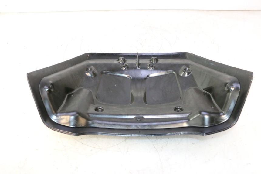 photo de VERKLEIDUNG HINTEN MITTE PIAGGIO X8 STREET 125 (2006 - 2007) - Details der Befestigungspunkte