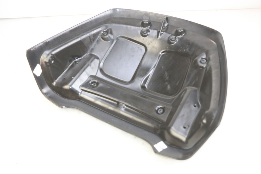 photo de HECKVERKLEIDUNG VERBINDUNG PIAGGIO XEVO - X EVO 125 (2007 - 2017) - Detailansicht des Bauteils