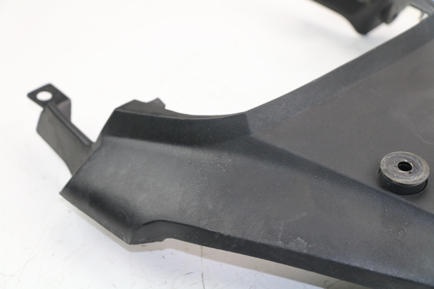 photo de VERKLEIDUNG HINTEN MITTE HONDA XLV VARADERO 125 (2000 - 2006) - Details der Befestigungspunkte