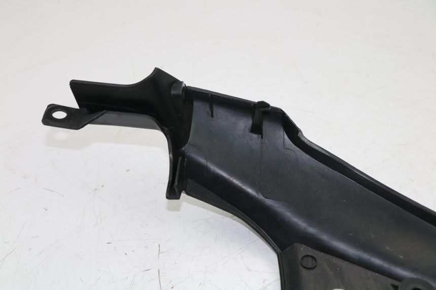 photo de VERKLEIDUNG HINTEN MITTE HONDA XLV VARADERO 125 (2000 - 2006) - Geprüftes Gebrauchtteil