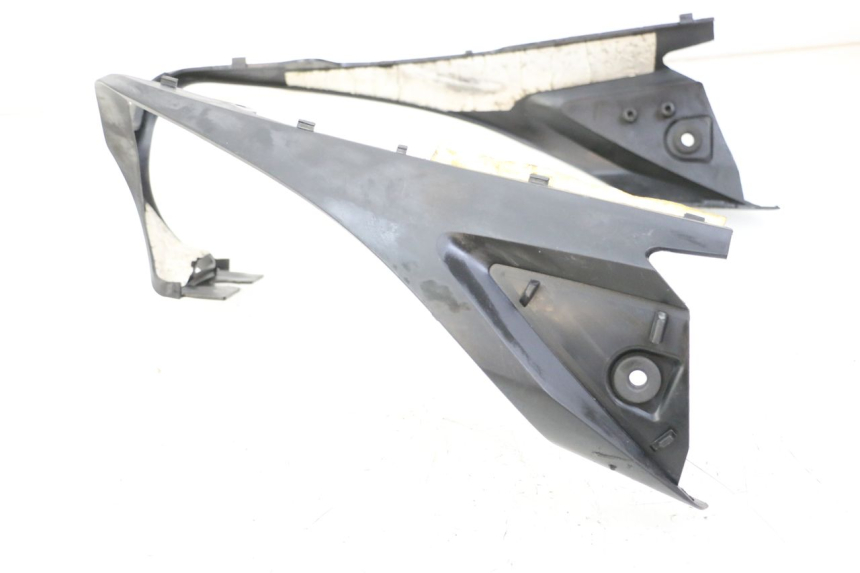 photo de VERKLEIDUNG HINTEN MITTE YAMAHA FZ6 FAZER S2 600 (2007 - 2011) - Technische Nahaufnahme
