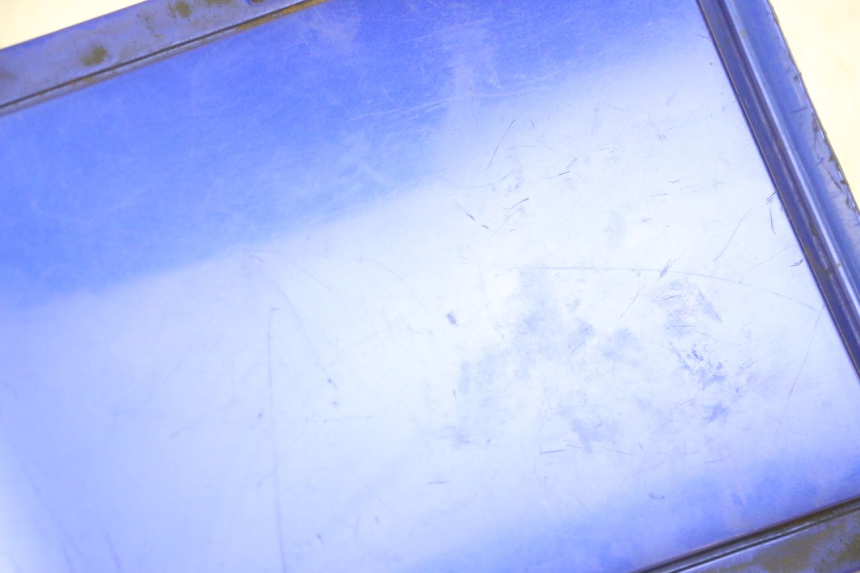 photo de VERKLEIDUNG HINTEN MITTE YAMAHA FZS FAZER 600 (2001 - 2003) - Zoom auf Gebrauchszustand