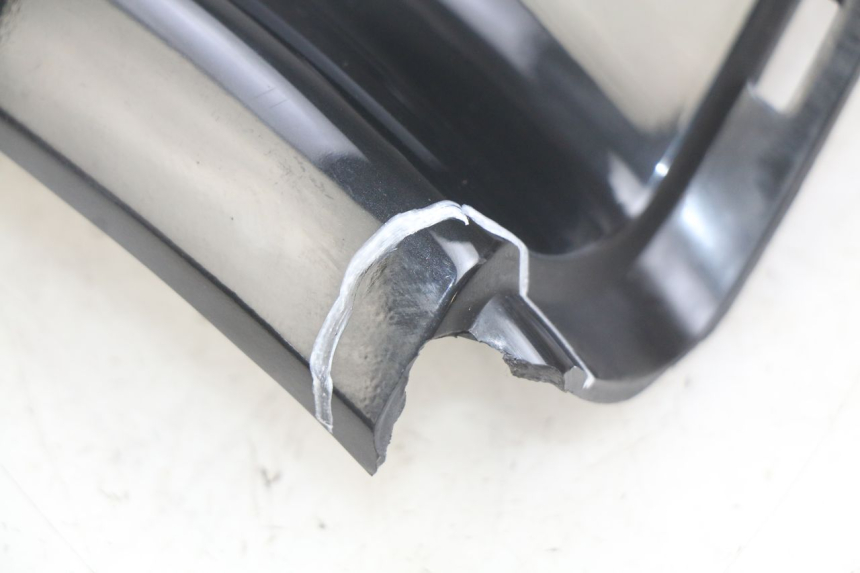 photo de HECKVERKLEIDUNG VERBINDUNG YAMAHA YP MAJESTY 125 (2007 - 2010) - Details der Befestigungspunkte