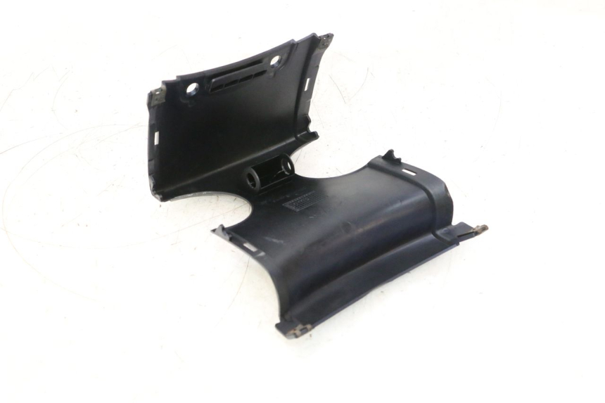 photo de VERKLEIDUNG HINTEN MITTE YAMAHA YP MAJESTY 125 (2002 - 2006) - Zoom auf Gebrauchszustand