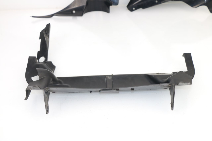 photo de VORDERE VERKLEIDUNGSVERBINDUNG YAMAHA FJR ABS 1300 (2006 - 2012) - Zoom auf Komponenten