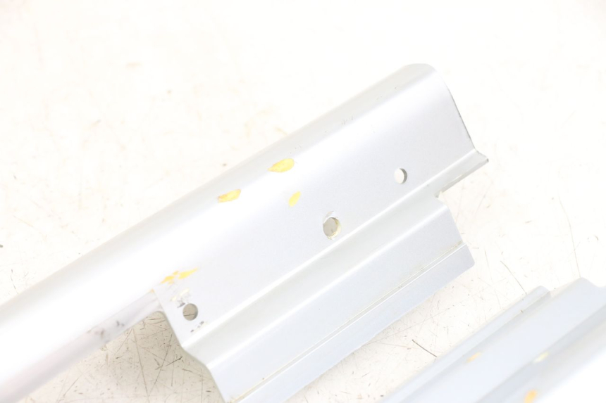 photo de UNTERE VERKLEIDUNGSSCHEIBE VORNE PEUGEOT 103 VOGUE VS2 50 (2004 - 2017) - Weitere Ansicht des Artikels