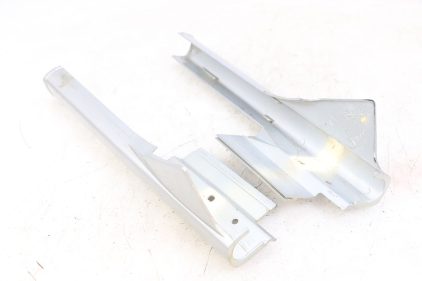 photo de UNTERE VERKLEIDUNGSSCHEIBE VORNE PEUGEOT 103 VOGUE VS2 50 (2004 - 2017) - Technische Nahaufnahme