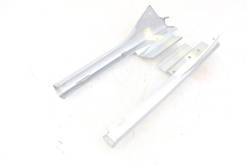 photo de UNTERE VERKLEIDUNGSSCHEIBE VORNE PEUGEOT 103 VOGUE VS2 50 (2004 - 2017) - Details der Befestigungspunkte