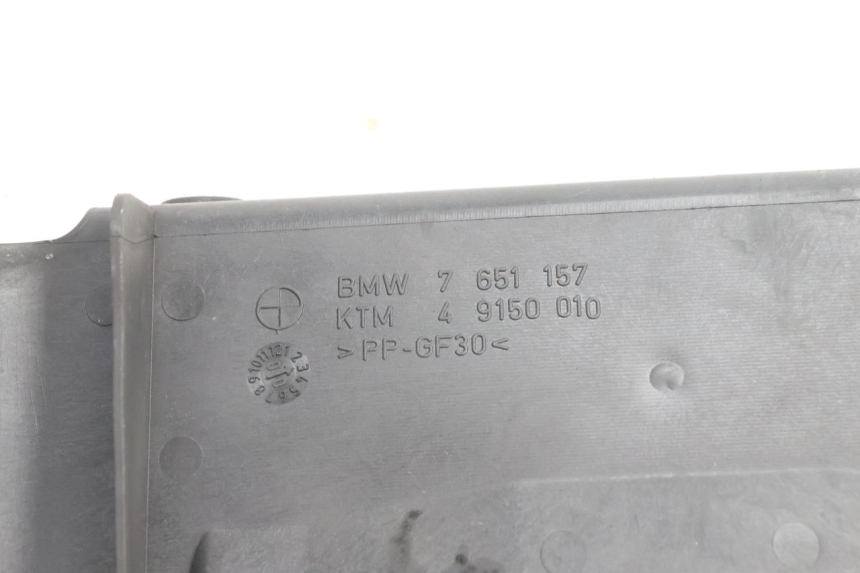 photo de UNTERE VERKLEIDUNGSSCHEIBE VORNE BMW C1 125 (2000 - 2003) - Details der Befestigungspunkte