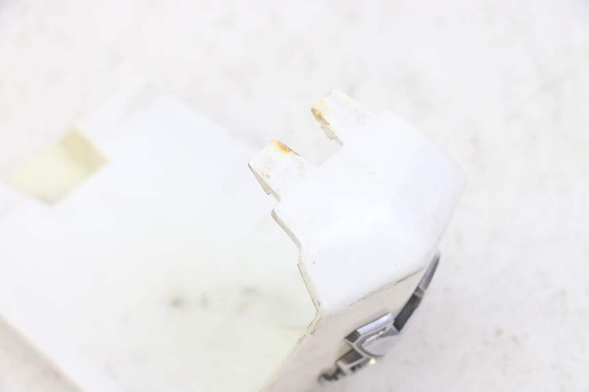 photo de UNTERE VERKLEIDUNGSSCHEIBE VORNE PEUGEOT CITYSTAR 50 (2013 - 2017) - Detailansicht des Bauteils