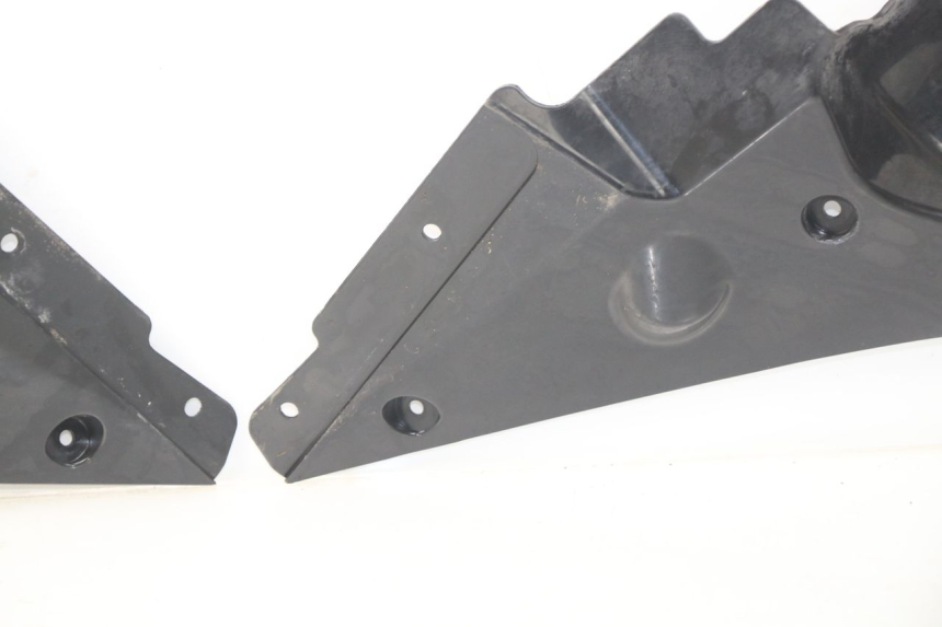 photo de UNTERE VERKLEIDUNGSSCHEIBE YAMAHA FJR ABS 1300 (2006 - 2012) - Alternative Perspektive