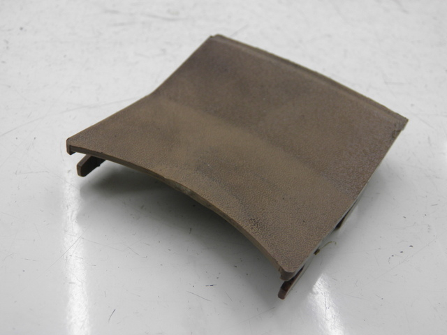 photo de VERKLEIDUNG VORNE MITTE HONDA SH 125 (2005 - 2008) - Zoom auf Gebrauchszustand