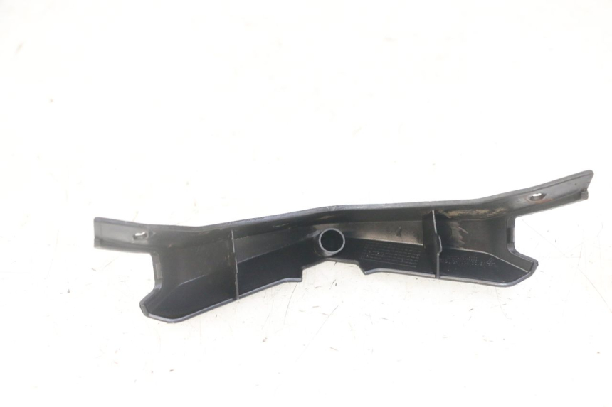 photo de UNTERE VERKLEIDUNGSSCHEIDUNG VORNE SYM JET 14 4T 50 (2018 - 2022) - Detailansicht des Bauteils