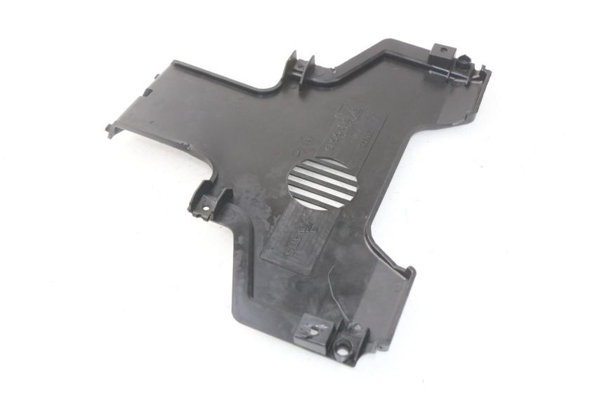 photo de VERKLEIDUNG VORNE MITTE PIAGGIO MP3 HPE 500 (2019 - 2022) - Zoom auf Gebrauchszustand