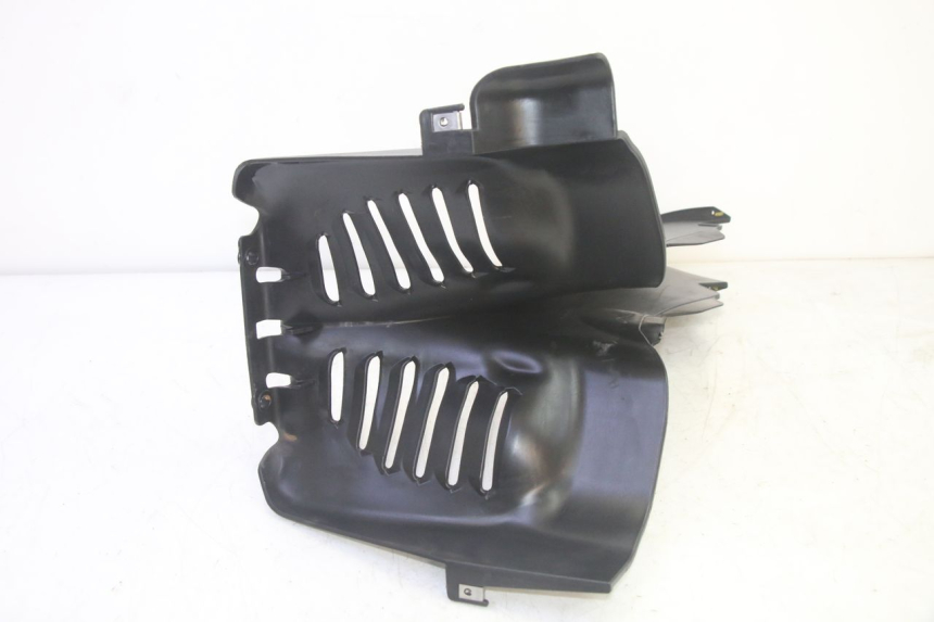 photo de VERKLEIDUNG VORNE MITTE PIAGGIO MP3 HPE 350 (2018 - 2020) - Oberflächenzustand und Material