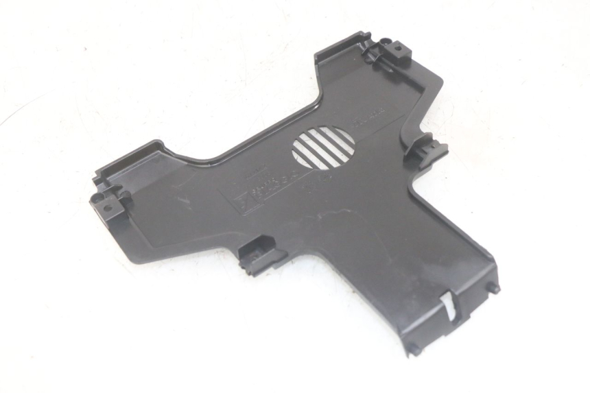 photo de VERKLEIDUNG VORNE MITTE PIAGGIO MP3 HPE 300 (2019 - 2026) - Detailansicht des Bauteils