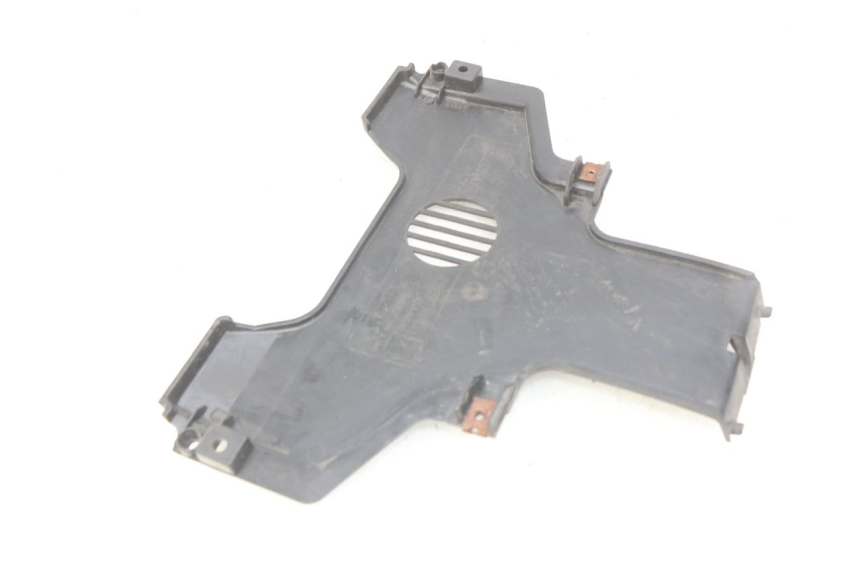 photo de UNTERE VERKLEIDUNGSSCHEIBE VORNE PIAGGIO MP3 LT 300 (2010 - 2016) - Zoom auf Gebrauchszustand