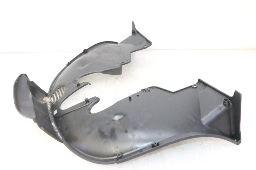 photo de UNTERE VERKLEIDUNGSSCHEIBE VORNE PIAGGIO MP3 LT 300 (2010 - 2016) - Zoom auf Gebrauchszustand