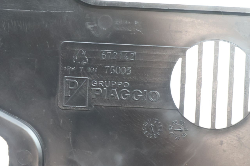 photo de VERKLEIDUNG VORNE MITTE PIAGGIO MP3 500 (2016 - 2018) - Gesamtansicht des Produkts