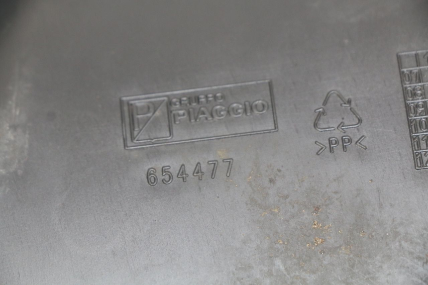 photo de VERKLEIDUNG VORNE MITTE APRILIA SRV 850 (2012 - 2017) - Detailansicht des Bauteils